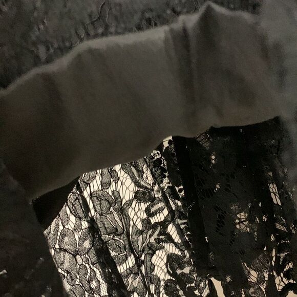 DO BE Size Small lace sexy black skirt.  Mini skirt lining with lace ruffle - Picture 4 of 8